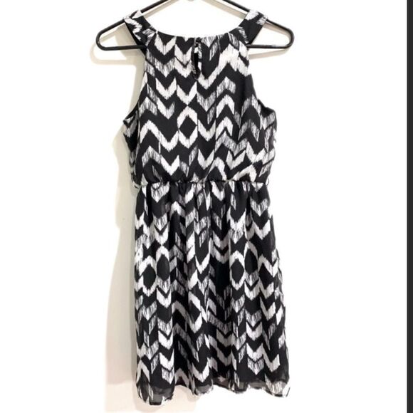 A Byer Black & White Chevron Print Sleeveless Dress, S - Picture 3 of 6